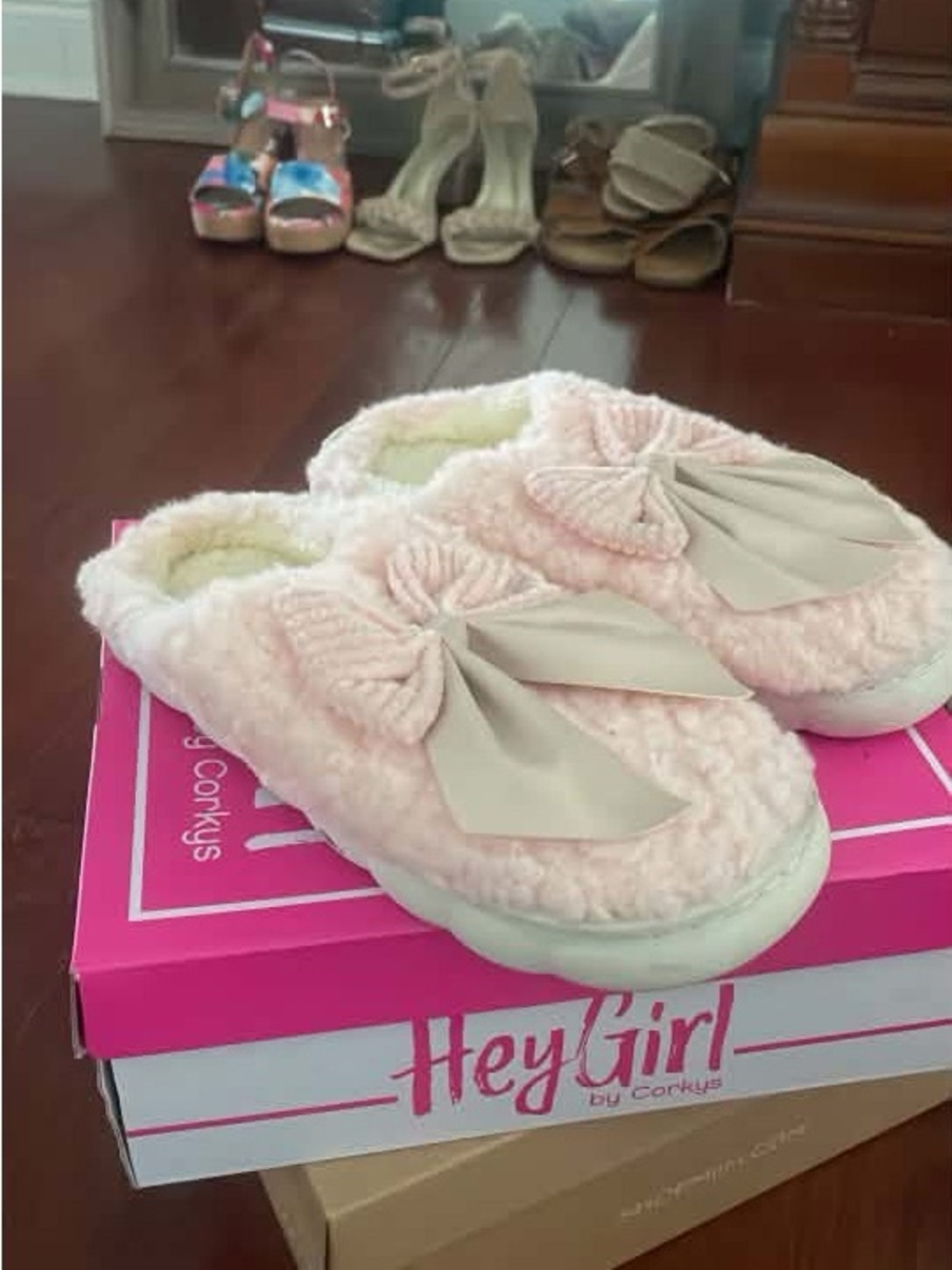 Women’s Pink Plush Bow Slippers